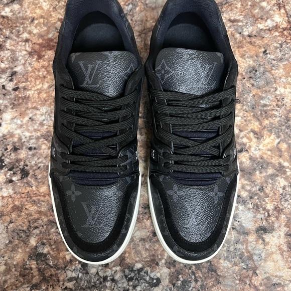 Louis Vuitton Trainer black monogram size 6LV or 7.5-8 US authentic LV white - Picture 6 of 9